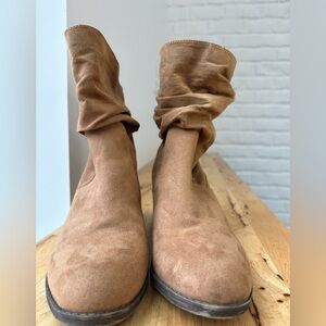 Women’s Rocket Dog Boots. Size 8